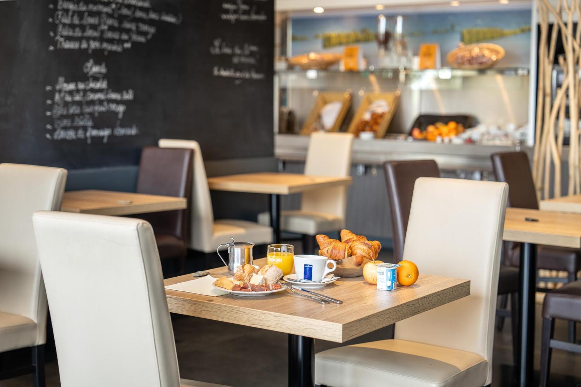 Logis Hotel Restaurant Le Sainte Mere Екстер'єр фото