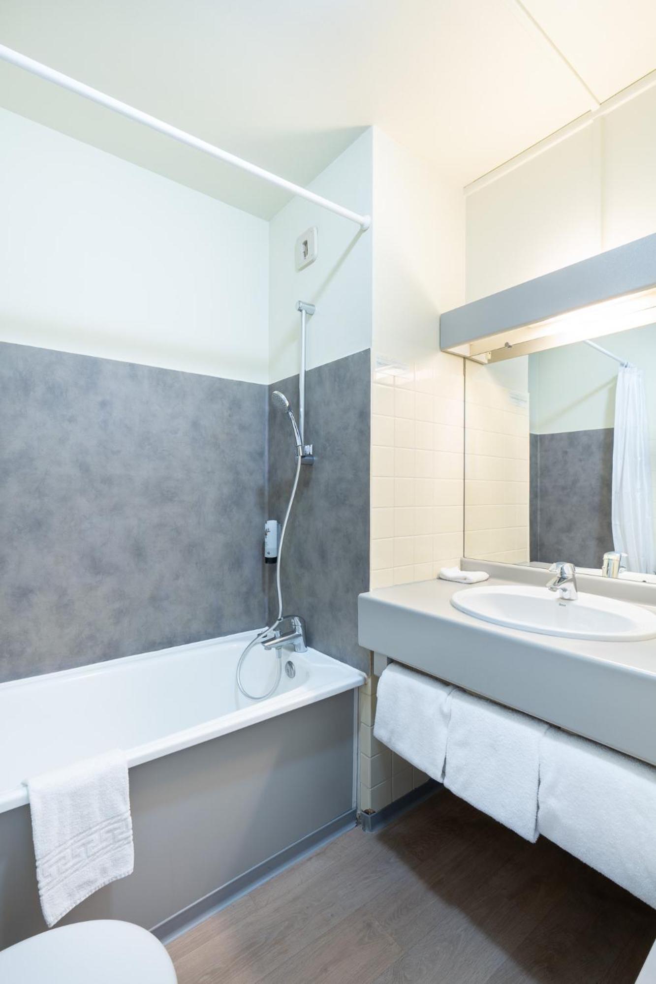 Logis Hotel Restaurant Le Sainte Mere Екстер'єр фото