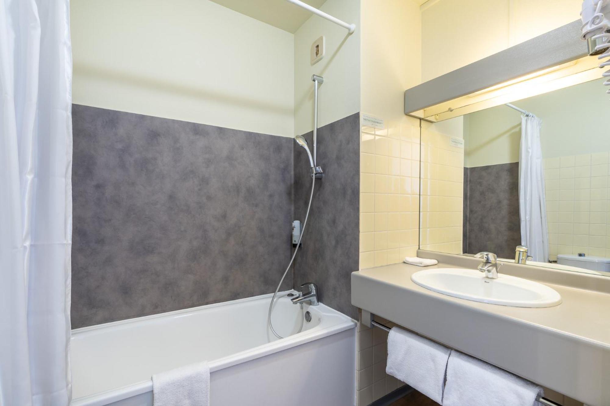 Logis Hotel Restaurant Le Sainte Mere Екстер'єр фото